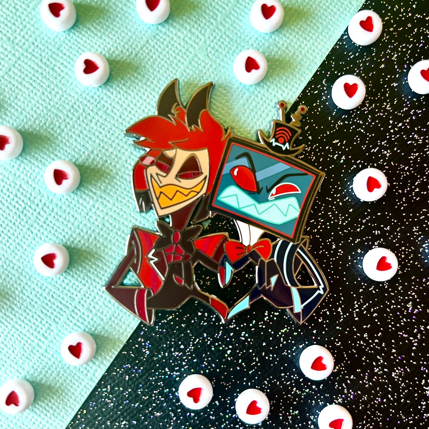 StaticRadio Heart Pin